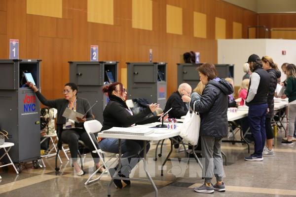 Bầu cử Mỹ 2024: Các cử tri bỏ phiếu sớm mang lại hy vọng cho cả 2 ứng cử viên