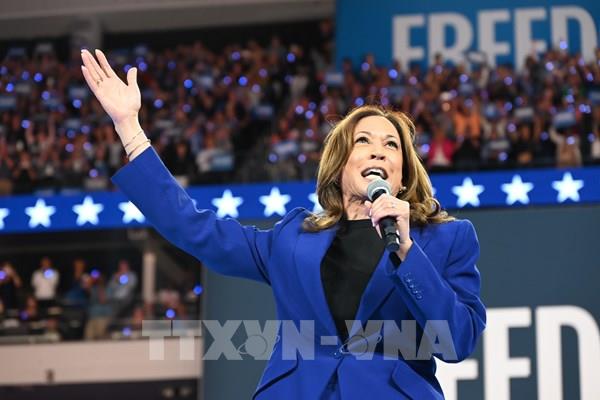 Bầu cử Mỹ 2024: Phó Tổng thống K.Harris bỏ phiếu qua đường bưu điện