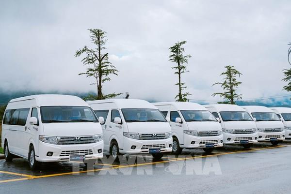 Ký kết và bàn giao xe minibus tiêu chuẩn cho vận chuyển khách