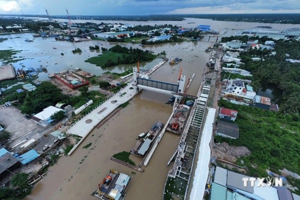 Đưa vào sử dụng cống ngăn mặn hiện đại lớn thứ hai ở miền Tây