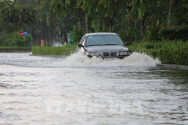 Mưa lớn, nhiều tuyến đường tại Hậu Giang ngập cục bộ