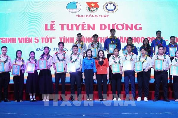 Đồng Tháp tôn vinh đóng góp của người trẻ ưu tú vùng đất Sen hồng