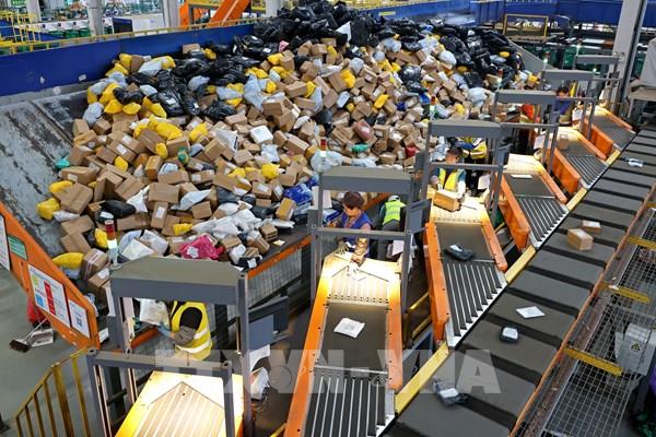 Trung Quốc tổ chức lễ hội mua sắm Tết trực tuyến kéo dài một tháng