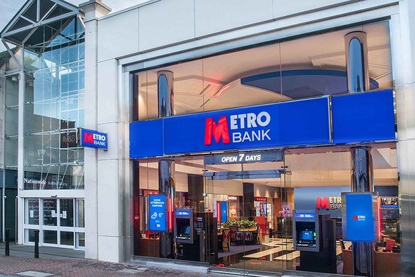 Anh: Metro Bank bị phạt hơn 20 triệu USD vì buông lỏng giám sát rửa tiền