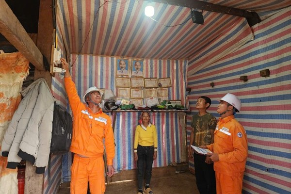 EVN thực hiện nhiều hoạt động hỗ trợ khách hàng đến hết năm 2024