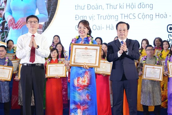 Ngày Nhà giáo Việt Nam: Tôn vinh nhà giáo Hà Nội tâm huyết, sáng tạo, vì học sinh