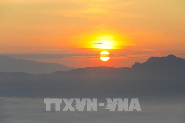 Biển mây thơ mộng trên đèo Tằng Quái, Điện Biên