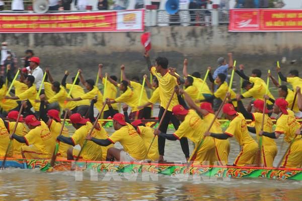 Đặc sắc Giải đua ghe Ngo trên sông Maspero
