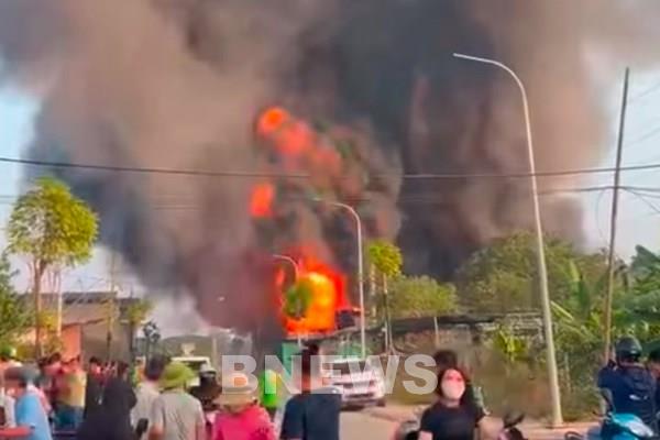 Cháy xưởng in ở Hoài Đức (Hà Nội)