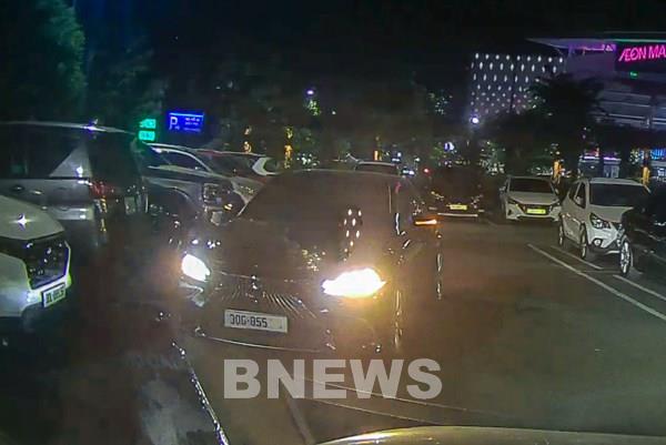 Khi nào nên bật đèn khẩn cấp trên ô tô? 