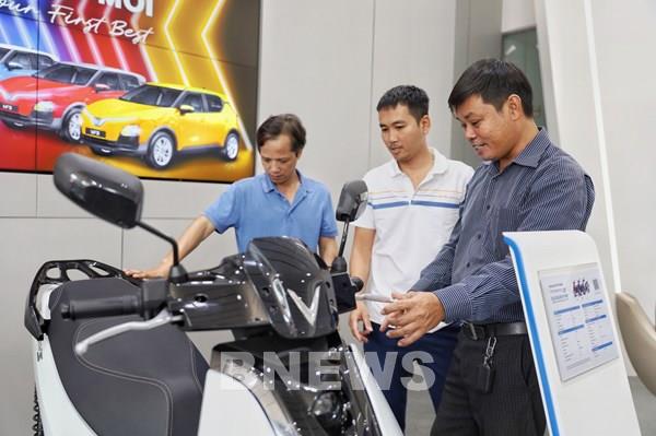 Lợi ích “2 trong 1”, người dùng bỏ xe xăng, dùng xe máy điện VinFast