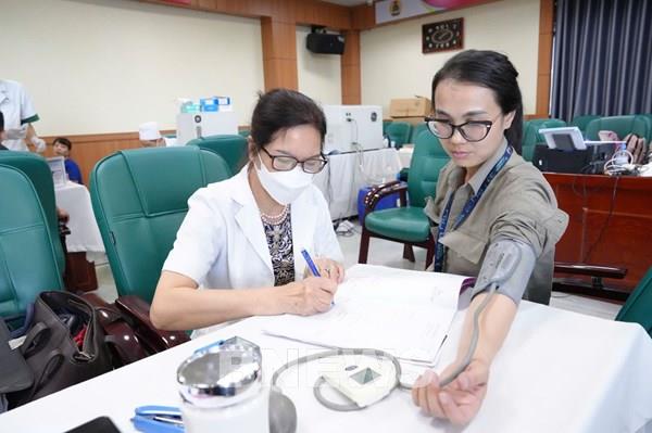 Công ty Kho vận và cảng Cẩm Phả khám sức khoẻ cho gần 800 lao động