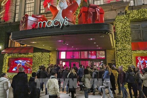 Các nhà bán lẻ Mỹ lo ngại người tiêu dùng hạn chế chi tiêu