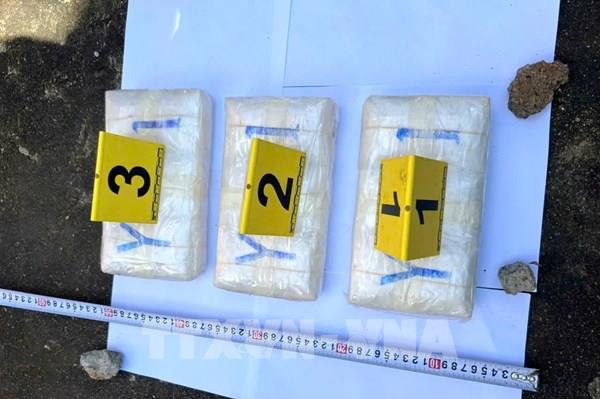 Bắt giữ vụ vận chuyển 18.000 viên ma túy từ Lào về Việt Nam