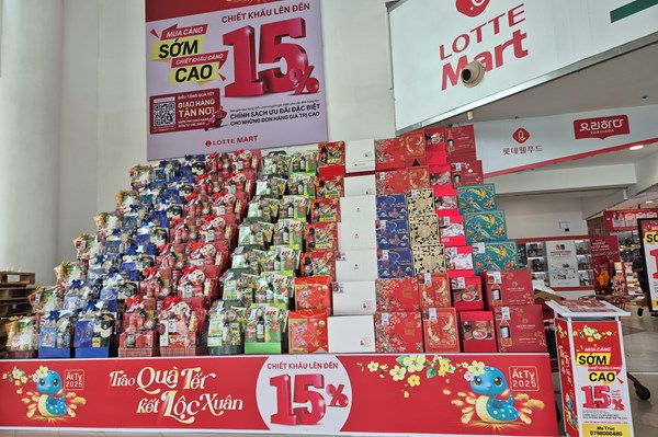 Đa dạng giỏ quà Tết tại Lotte Mart