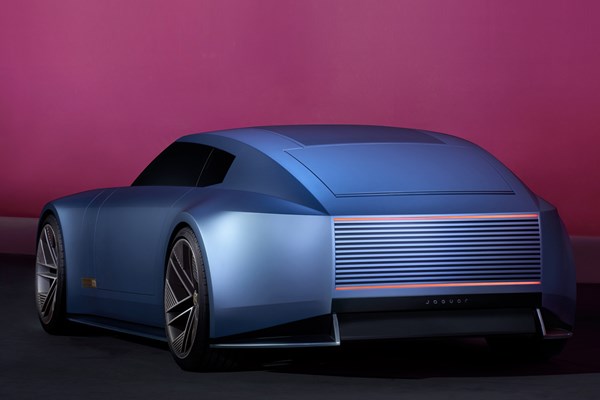 Jaguar Land Rover tạm dừng xuất khẩu xe sang Anh và Mỹ