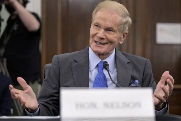 NASA lùi kế hoạch trở lại Mặt Trăng vì lý do kỹ thuật