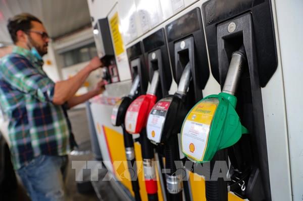 Triển vọng dư cung kéo giá dầu đi xuống