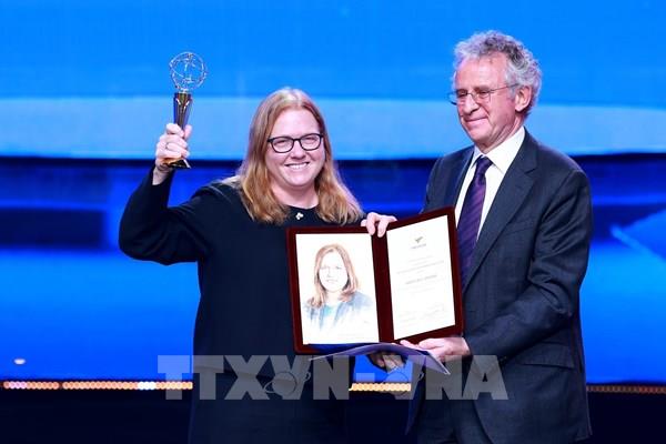 Chủ nhân Giải thưởng VinFuture 2024 chia sẻ cách dấn thân trong nghiên cứu khoa học