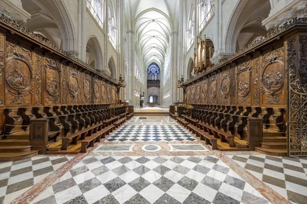 Nhà thờ Đức Bà Paris mở cửa trở lại trong cảm xúc, gió và mưa