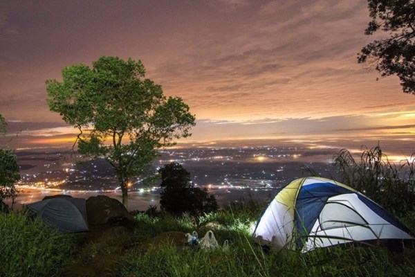 Hơn 20 người ngộ độc khí CO khi cắm trại