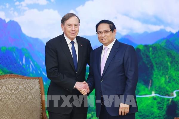 Thủ tướng Phạm Minh Chính tiếp lãnh đạo Quỹ đầu tư Kohlberg Kravis Roberts