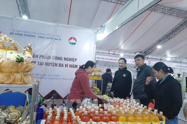 Khai mạc hội chợ triển lãm sản phẩm công nghiệp nông thôn và OCOP