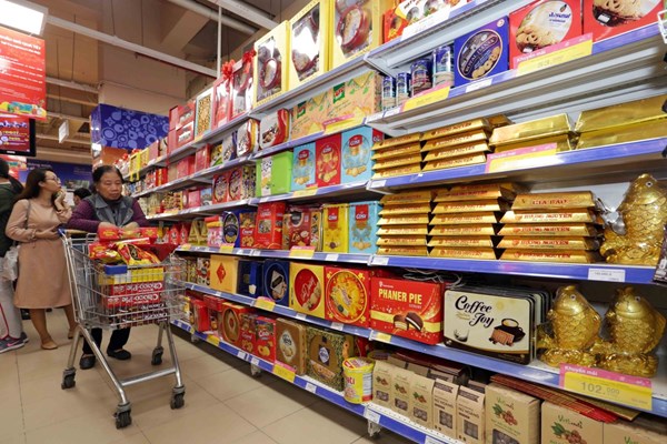 Nhà bán lẻ, doanh nghiệp khuyến mãi, giảm giá sâu đẩy hàng Tết ra thị trường