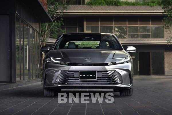 Toyota chốt giá Camry 2024 Hybrid và xăng, từ 1,22 tỷ đến 1,542 tỷ đồng