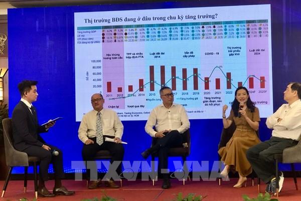 Chuyên gia chia sẻ thông tin về giá và bài toán nhà ở