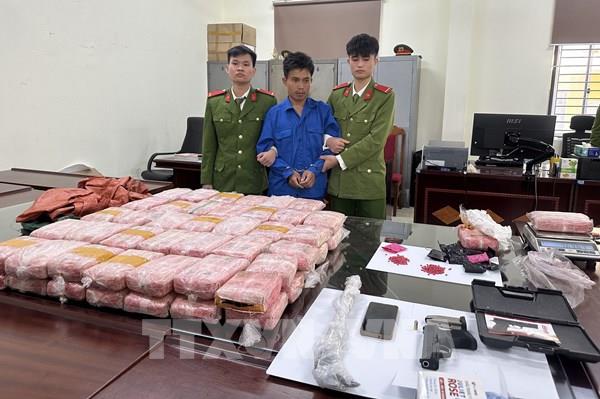 Công an Sơn La đột kích kho hàng ma túy lớn, bắt đối tượng dùng súng chống trả