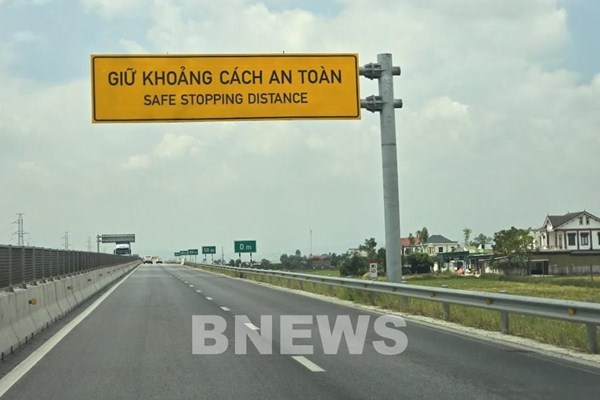 Tài xế đột quỵ bất tỉnh trên cao tốc được Cảnh sát giao thông đưa đi cấp cứu kịp thời