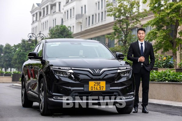 Tỷ phú Vingroup công bố dừng hoàn toàn dịch vụ taxi bằng xe VinFast VF 8