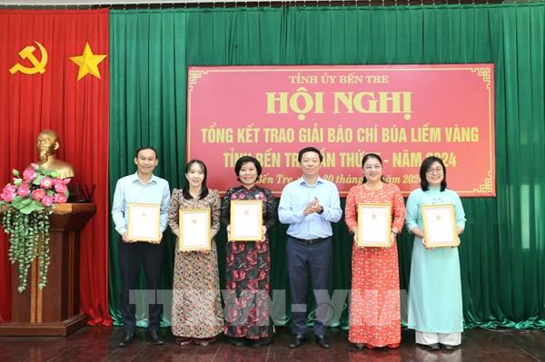 Bến Tre trao Giải báo chí Búa liềm Vàng lần thứ 9