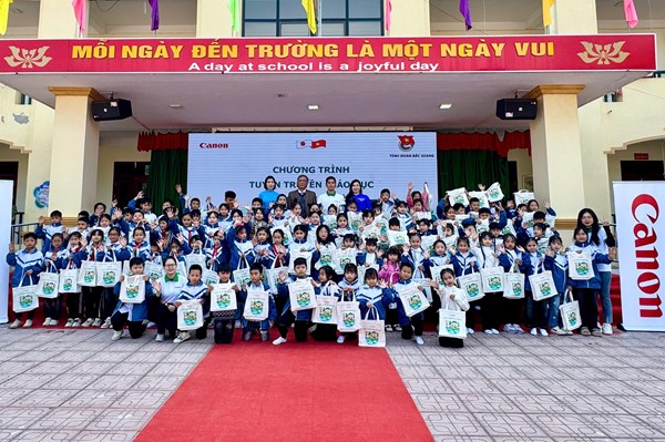 Canon Việt Nam tiếp tục chương trình “Chung tay hành động vì môi trường”