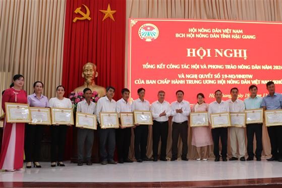 Ứng dụng chuyển đổi số để tiêu thụ sản phẩm cho nông dân