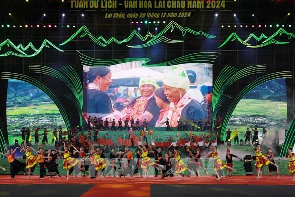 Về với những đỉnh núi Lai Châu kỳ vĩ