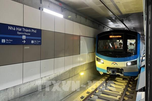Metro Bến Thành - Suối Tiên dừng chạy tàu hơn 30 phút do vấn đề kỹ thuật
