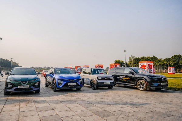 Người dùng đánh giá VF 8: “Trải nghiệm công nghệ như… trong phim viễn tưởng”