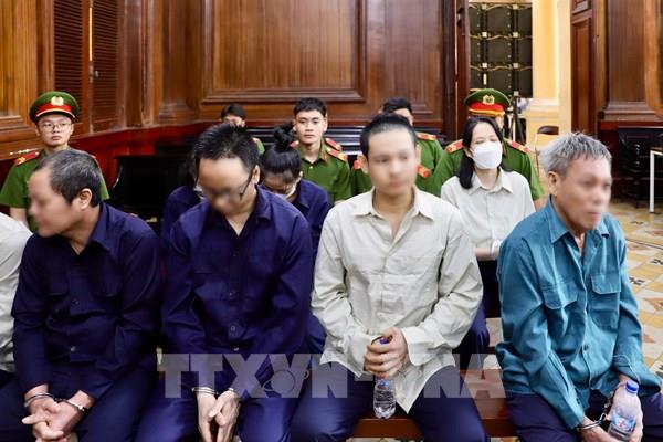 Tạm hoãn phiên sơ thẩm vụ án lừa đảo, chiếm đoạt tiền của gần 600 người