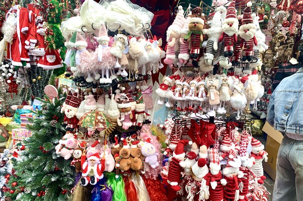 Đa dạng thị trường đồ trang trí Noel, sức mua giảm
