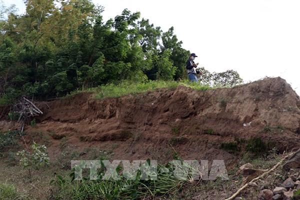 Người dân lo lắng trước tình trạng sạt lở bờ sông Dinh