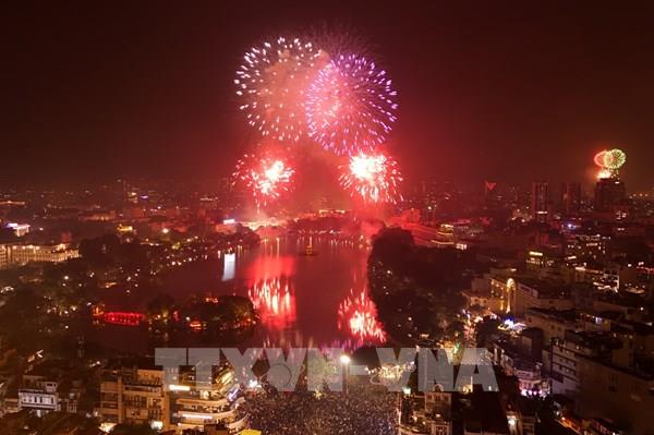 Thủ tướng chỉ đạo việc tổ chức bắn pháo hoa chào Tết Nguyên đán Ất Tỵ 2025