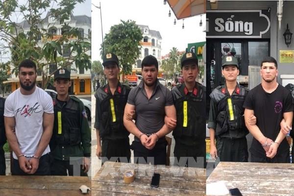 Bắt nhóm người nước ngoài sử dụng tiền USD giả, đối tượng truy nã nguy hiểm