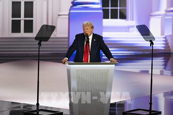 Ông Donald Trump bênh vực Elon Musk, ủng hộ thị thực lao động