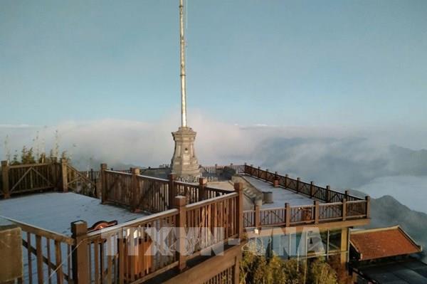 Sương muối phủ trắng đỉnh Fansipan