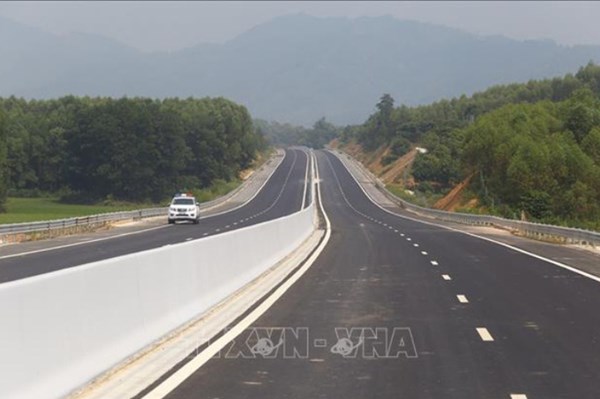 Sớm triển khai nhiều dự án hạ tầng giao thông, tổ hợp bô xít tại Đắk Nông