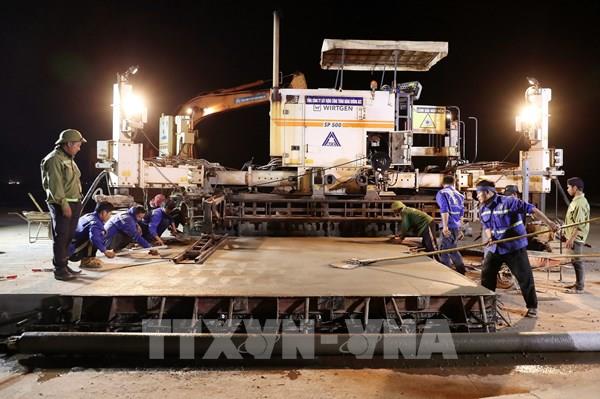 Thủ tướng chỉ đạo chăm lo, hỗ trợ người lao động làm việc trên công trường dịp Tết