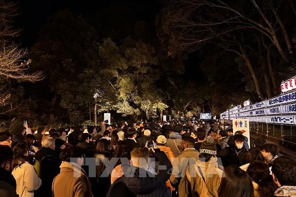 Tokyo đón chào năm mới bằng nghi lễ truyền thống