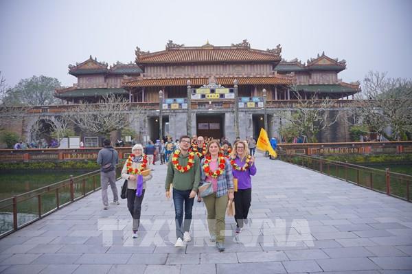 Thủ tướng yêu cầu phát triển du lịch, bảo đảm tăng trưởng kinh tế 2 con số